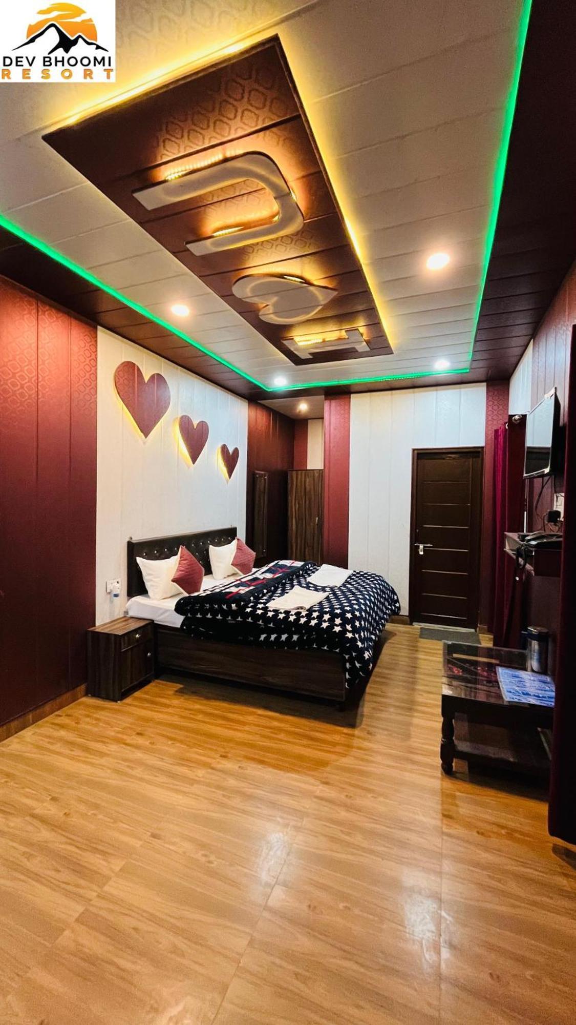 Dev Bhoomi Resort คานาตัล ภายนอก รูปภาพ